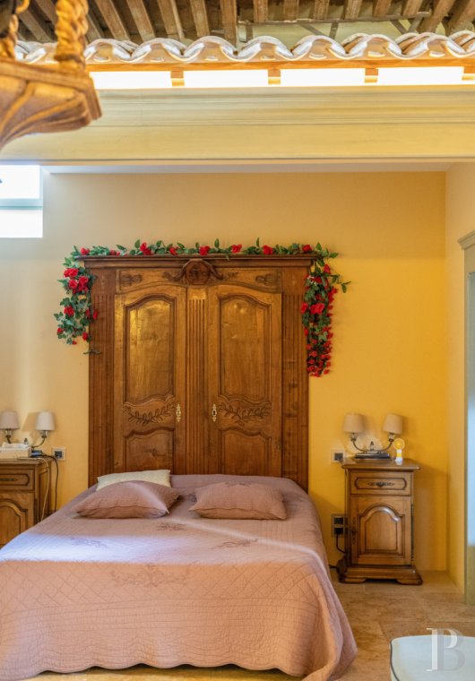 A flat in a private mansion in the Arles Mannerist style in Tarascon, the emblematic city of the Counts of Provence - photo  n°19